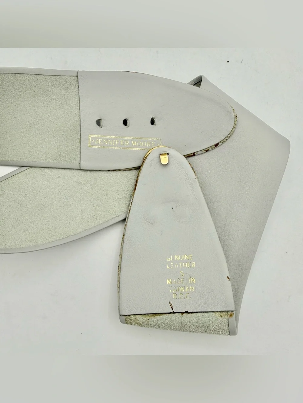Jennifer Moore -Vintage women’s wide genuine leather belt heart gold buckle SZ S